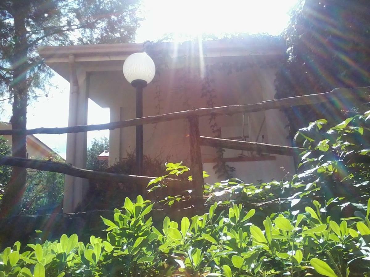 Sperone Hotel Mandra Capreria Exterior photo