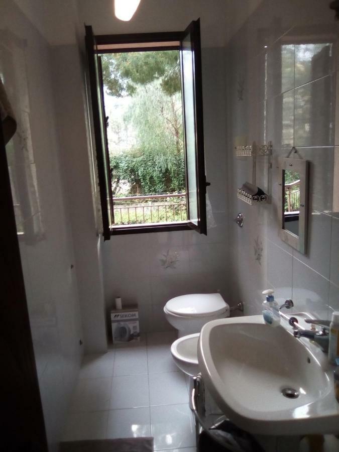 Sperone Hotel Mandra Capreria Exterior photo